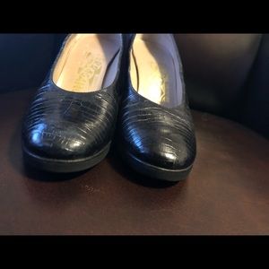 Salvatore Ferragamo size 4.5 pumps in black